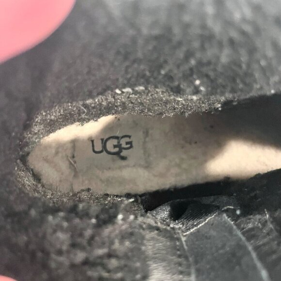 UGG Women's Ridge Mini Snow Boot Black Suede Size 8 - Picture 8 of 11